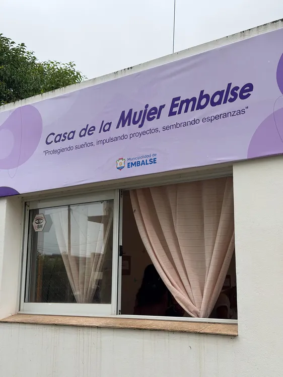 casa de la mujer embalse